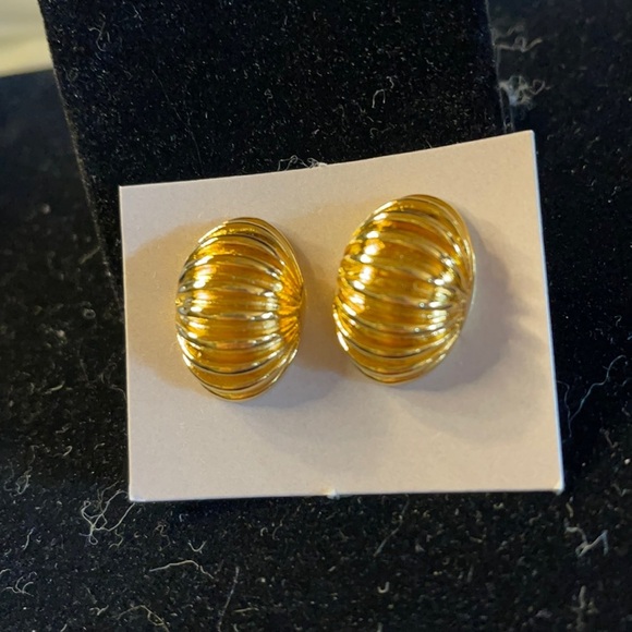 Avon Jewelry - Avon (1989) Vintage Classic Dome Pierced Earrings Goldtone